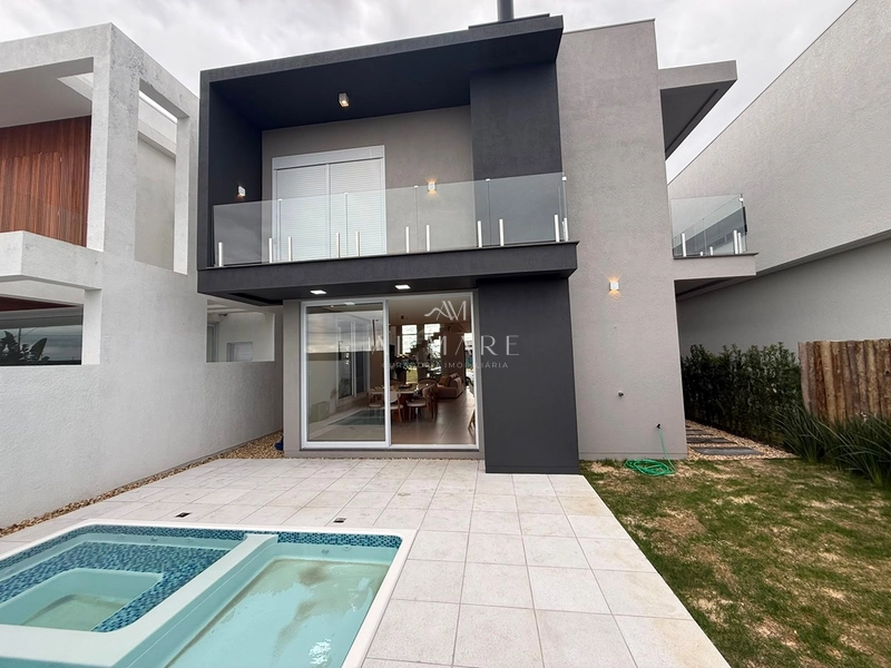 Casa em condomínio mobiliada e decorada com quatro suítes sendo uma térrea : 13ª foto da galeria de imagens do imóvel