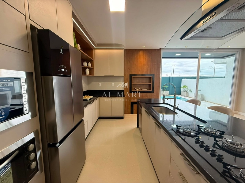 Casa em condomínio mobiliada e decorada com quatro suítes sendo uma térrea : 9ª foto da galeria de imagens do imóvel