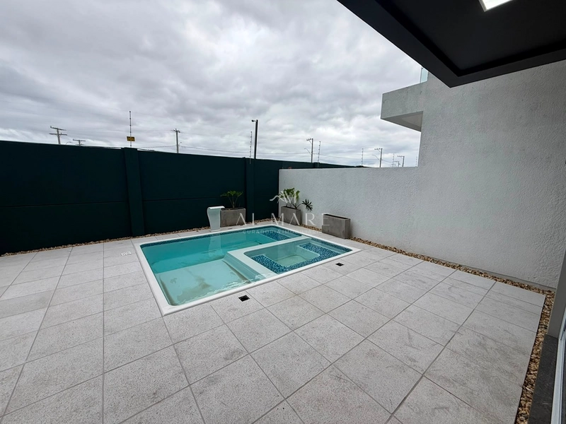 Casa em condomínio mobiliada e decorada com quatro suítes sendo uma térrea : 10ª foto da galeria de imagens do imóvel