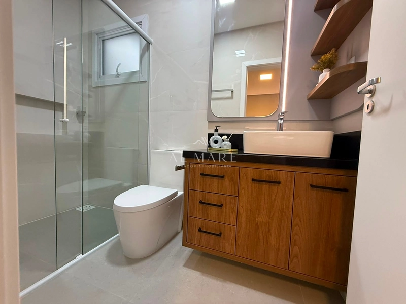 Casa em condomínio mobiliada e decorada com quatro suítes sendo uma térrea : 15ª foto da galeria de imagens do imóvel