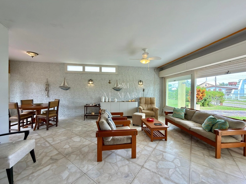 Casa em Atlantida em 2 terrenos : 5ª foto da galeria de imagens do imóvel