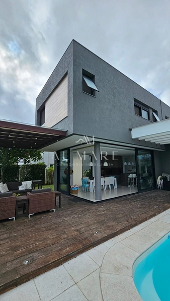 Sobrado 4 suites: 13ª foto da galeria de imagens do imóvel