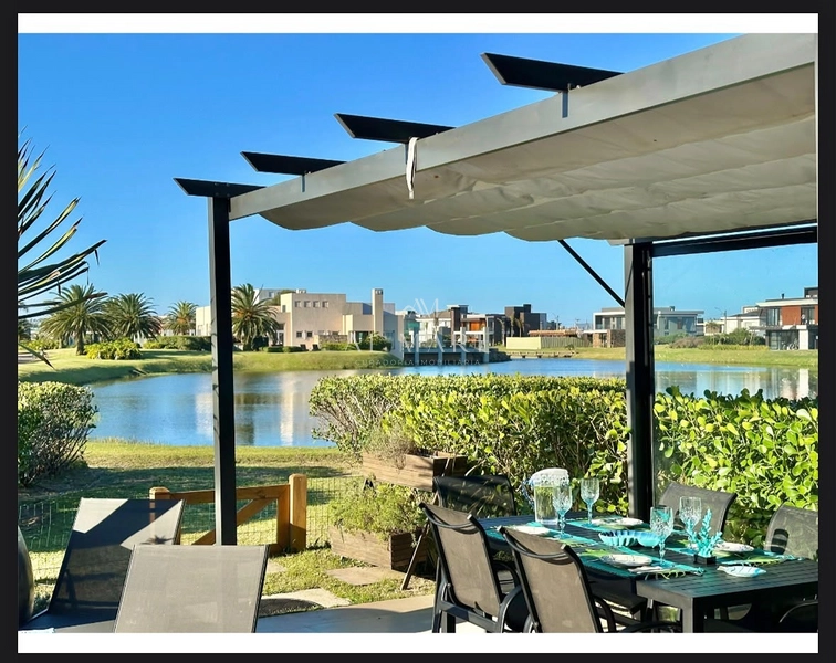 CASA DE ALTO PADRÃO À VENDA EM CAPÃO DA CANOA! 5 SUÍTES • PISCINA BORDA INFINITA • VISTA LAGO: 3ª foto da galeria de imagens do imóvel