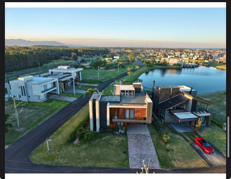 CASA DE ALTO PADRÃO À VENDA EM CAPÃO DA CANOA! 5 SUÍTES • PISCINA BORDA INFINITA • VISTA LAGO: 17ª foto da galeria de imagens do imóvel