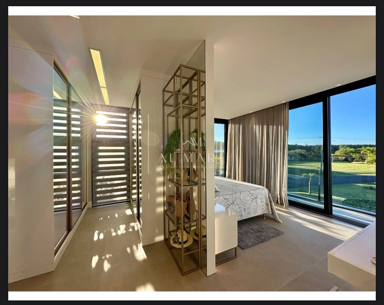 CASA DE ALTO PADRÃO À VENDA EM CAPÃO DA CANOA! 5 SUÍTES • PISCINA BORDA INFINITA • VISTA LAGO: 13ª foto da galeria de imagens do imóvel