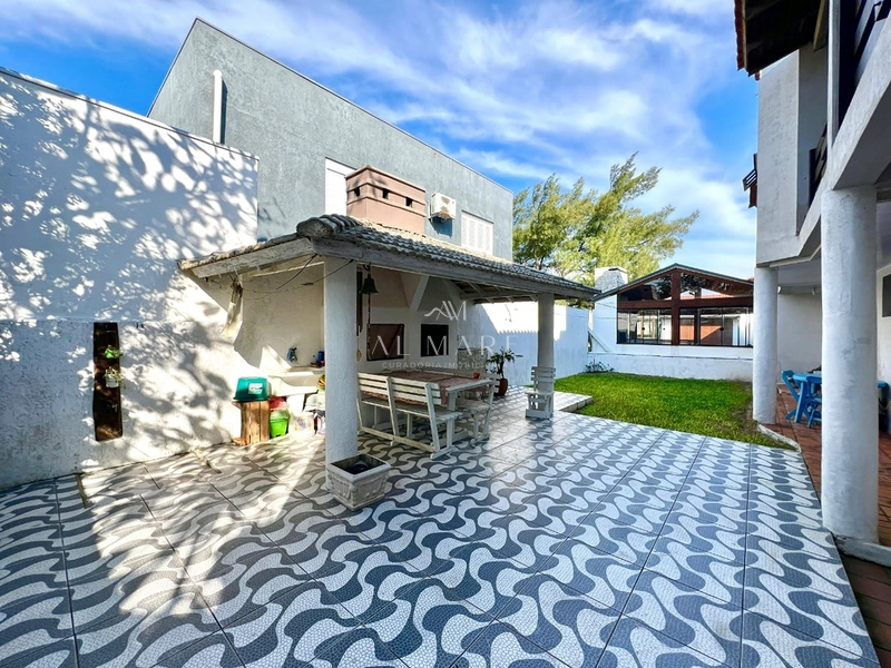 casa bairro com cinco dormitórios sendo uma suíte uma quadra do mar : 4ª foto da galeria de imagens do imóvel