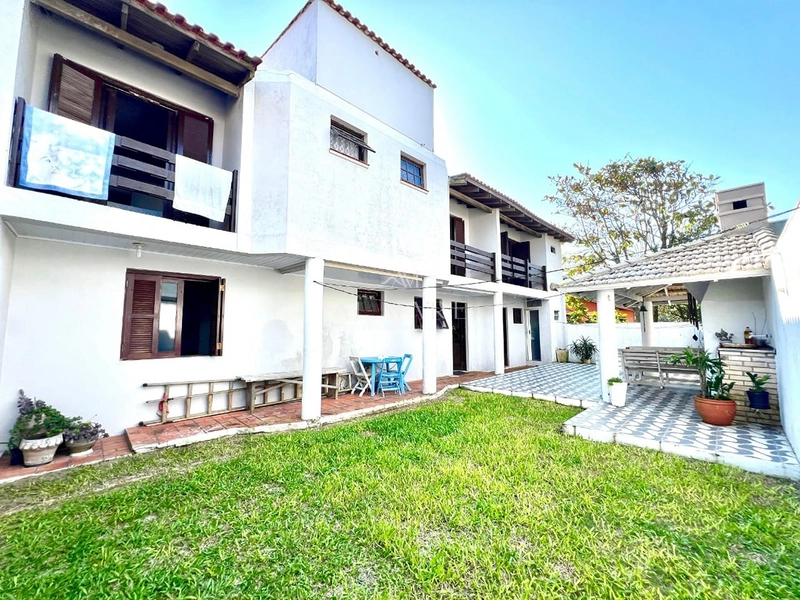 casa bairro com cinco dormitórios sendo uma suíte uma quadra do mar : 9ª foto da galeria de imagens do imóvel