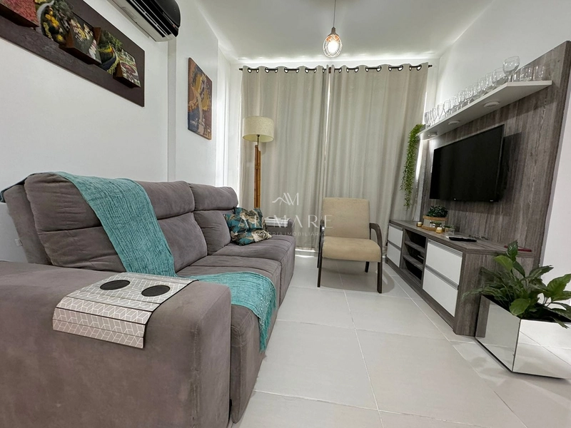 Apartamento com dois dormitorios, mobiliado apenas uma quadra do mar: 1ª foto da galeria de imagens do imóvel