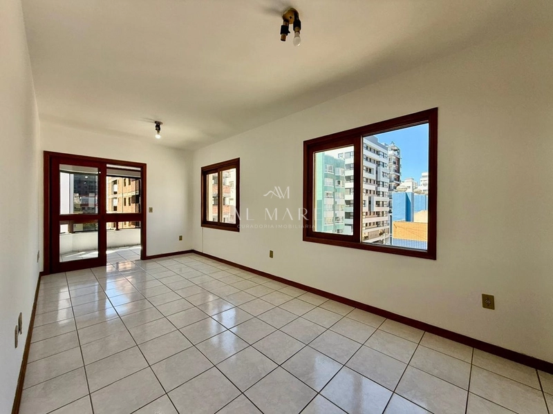 Apartamento de dois dormitórios sendo uma suíte de frente com vaga de garagem e depósito : 3ª foto da galeria de imagens do imóvel