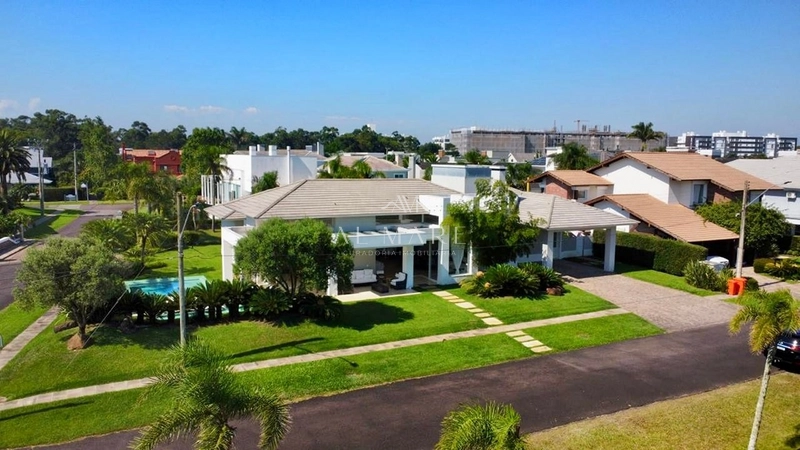 Belissima mansão em condominio: 1ª foto da galeria de imagens do imóvel