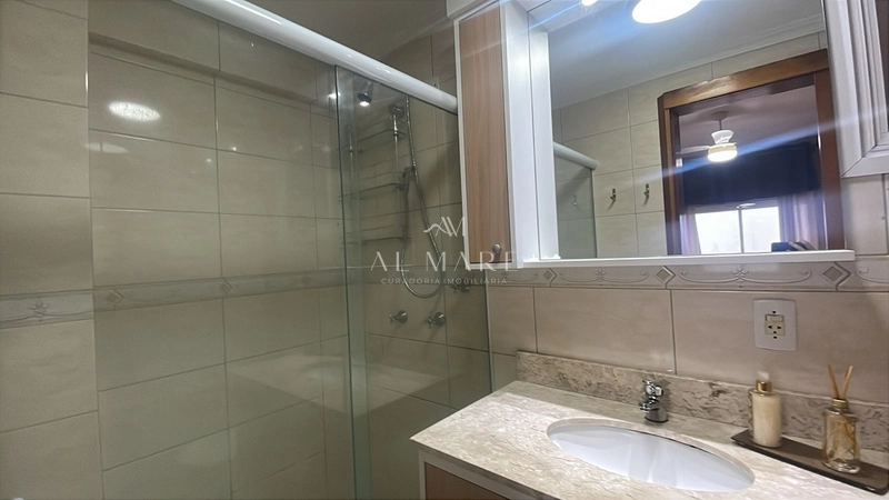 apartamento a uma quadra do mar com dois dormitórios sendo uma suíte e vaga de garagem: 13ª foto da galeria de imagens do imóvel