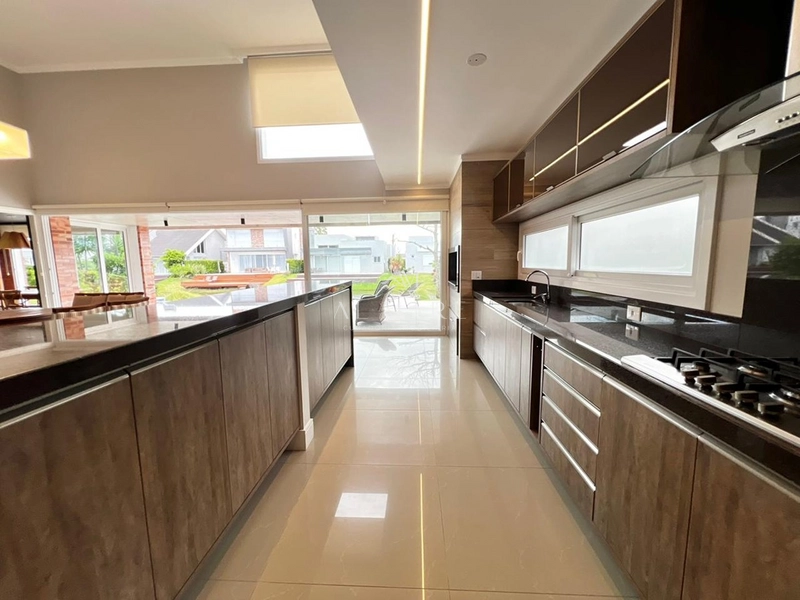 Casa alto padrão em condominio: 2ª foto da galeria de imagens do imóvel