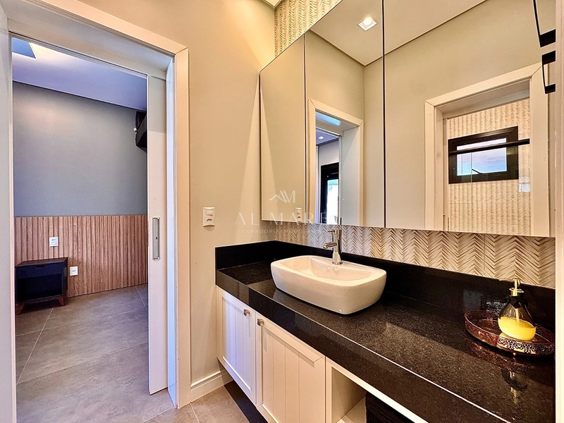 CASA EM CONDOMÍNIO COM 4 SUÍTES, PISCINA E PAISAGISMO EXUBERANTE: 9ª foto da galeria de imagens do imóvel