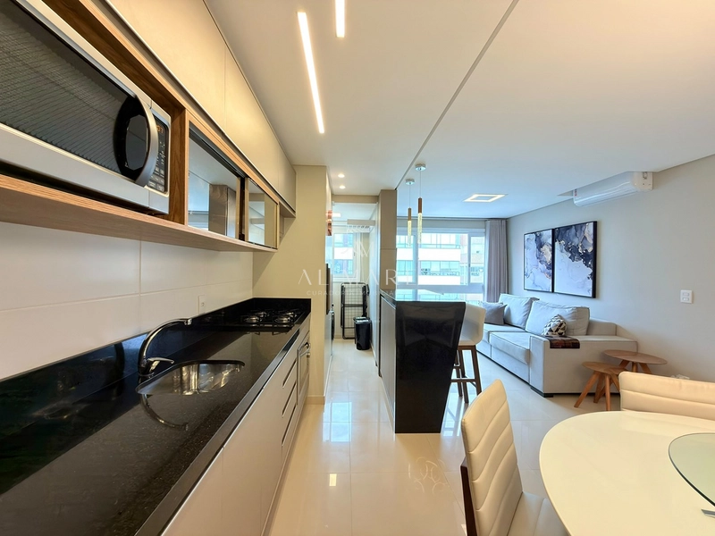 APARTAMENTO À VENDA EM CAPÃO DA CANOA! ANDAR ALTO • mobiliado e decorado! 2 VAGAS • PRÓXIMO AO MAR: 1ª foto da galeria de imagens do imóvel