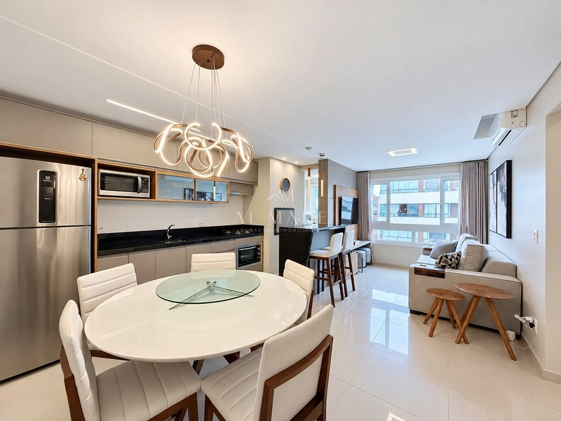 APARTAMENTO À VENDA EM CAPÃO DA CANOA! ANDAR ALTO • mobiliado e decorado! 2 VAGAS • PRÓXIMO AO MAR: 2ª foto da galeria de imagens do imóvel