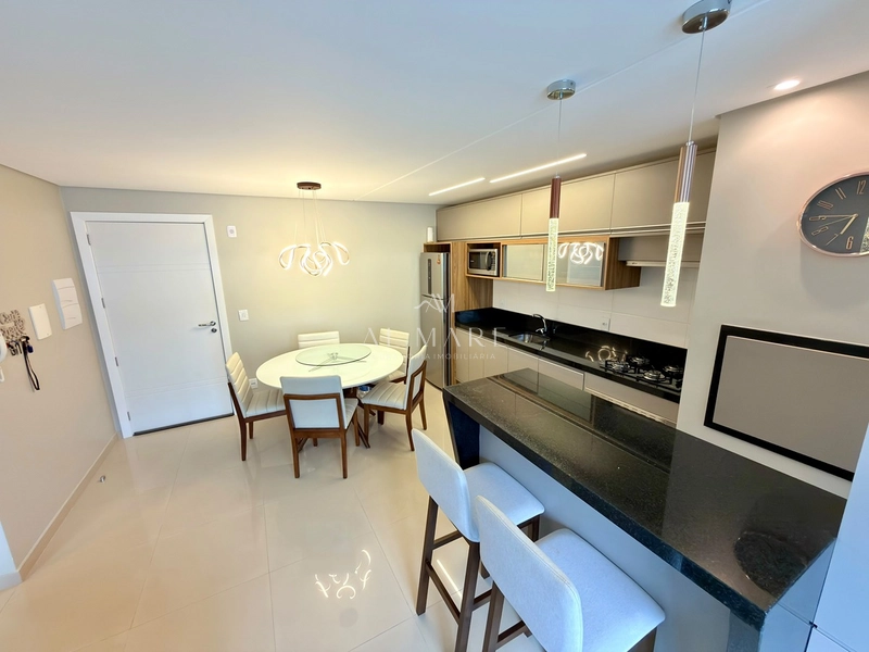 APARTAMENTO À VENDA EM CAPÃO DA CANOA! ANDAR ALTO • mobiliado e decorado! 2 VAGAS • PRÓXIMO AO MAR: 3ª foto da galeria de imagens do imóvel