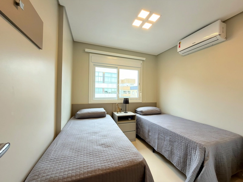 APARTAMENTO À VENDA EM CAPÃO DA CANOA! ANDAR ALTO • mobiliado e decorado! 2 VAGAS • PRÓXIMO AO MAR: 5ª foto da galeria de imagens do imóvel