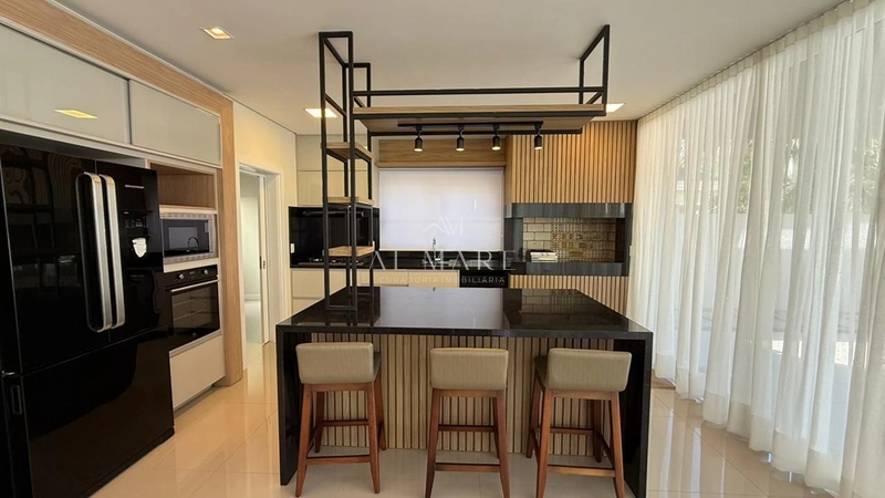 Casa em condomínio com quadro suítes: 3ª foto da galeria de imagens do imóvel
