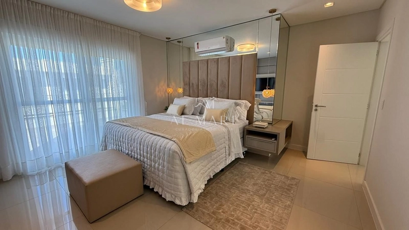Casa em condomínio com quadro suítes: 2ª foto da galeria de imagens do imóvel