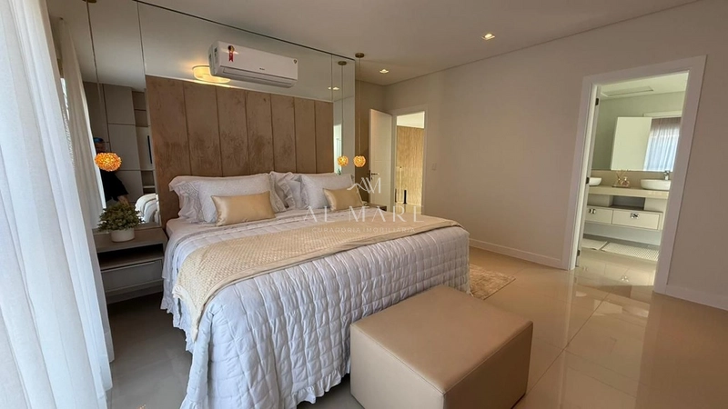 Casa em condomínio com quadro suítes: 30ª foto da galeria de imagens do imóvel