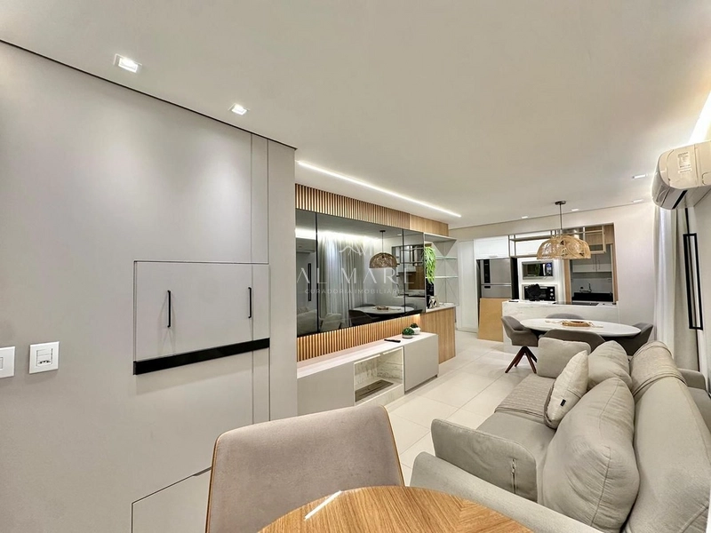 apartamento dois dormitorios sendo um suite com duas vagas de garagem : 11ª foto da galeria de imagens do imóvel