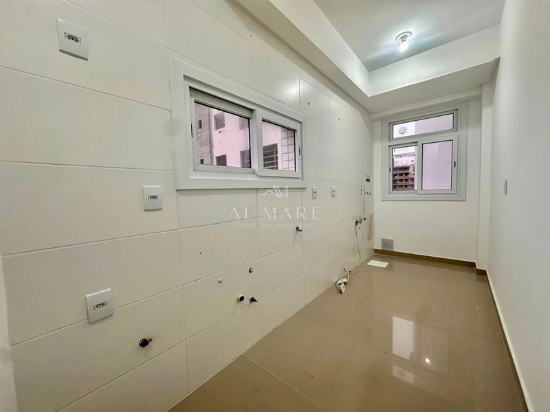 apartamento de um dormitório com box uma quadra do mar : 3ª foto da galeria de imagens do imóvel