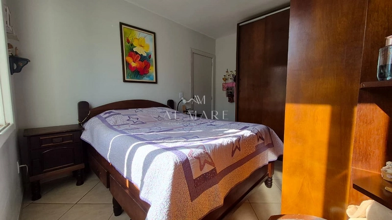 Casa terrea com cinco dormitório com duas vagas de garagem e uma quadra do mar : 16ª foto da galeria de imagens do imóvel