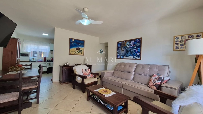 Casa terrea com cinco dormitório com duas vagas de garagem e uma quadra do mar : 9ª foto da galeria de imagens do imóvel