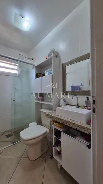 Casa terrea com cinco dormitório com duas vagas de garagem e uma quadra do mar : 14ª foto da galeria de imagens do imóvel