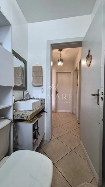 Casa terrea com cinco dormitório com duas vagas de garagem e uma quadra do mar : 12ª foto da galeria de imagens do imóvel