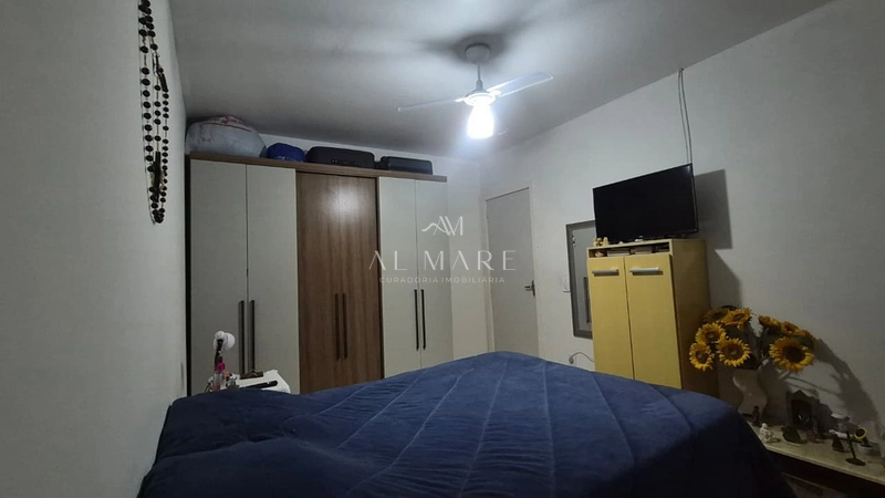 Casa terrea com cinco dormitório com duas vagas de garagem e uma quadra do mar : 15ª foto da galeria de imagens do imóvel