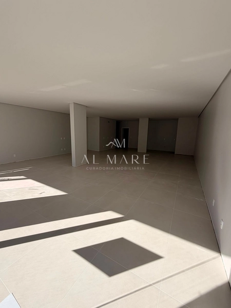 Sala comercial em Gramado na rua mais conhecida da cidade : 2ª foto da galeria de imagens do imóvel