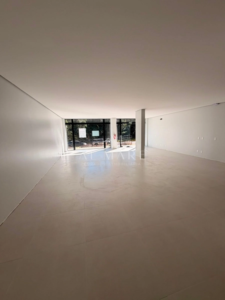 Sala comercial em Gramado na rua mais conhecida da cidade : 1ª foto da galeria de imagens do imóvel