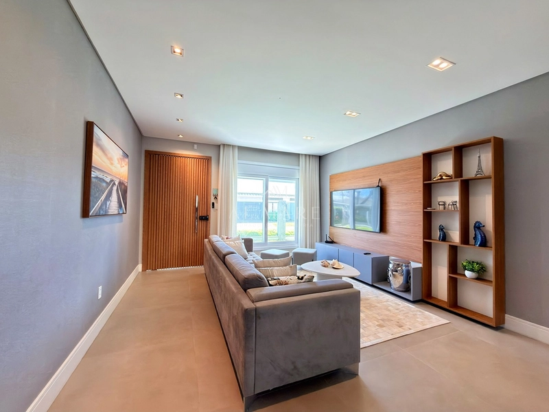 CASA DE ALTO PADRÃO À VENDA EM ATLÂNTIDA! RARIDADE NO MERCADO  6 DORMITÓRIOS • 4 SUÍTES • PISCINA: 5ª foto da galeria de imagens do imóvel