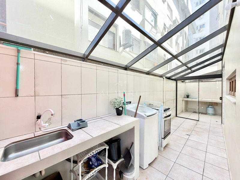 Amplo apartamento frente a avenida: 2ª foto da galeria de imagens do imóvel