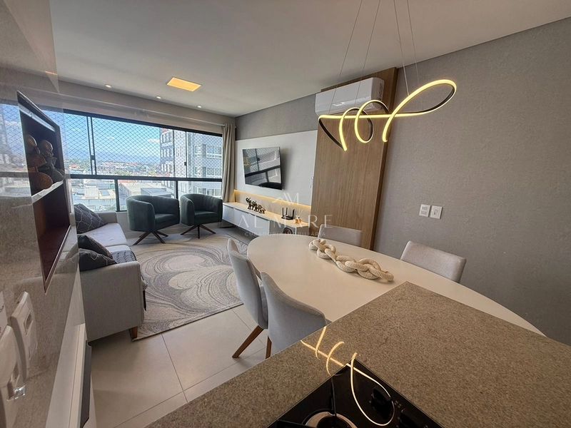 Apartamento três dormitorios sendo uma suíte mobiliado e decorado com vaga de garagem : 1ª foto da galeria de imagens do imóvel