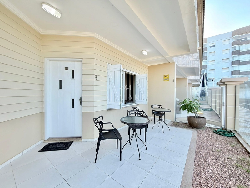 Sobrado pé na areia a venda: 1ª foto da galeria de imagens do imóvel