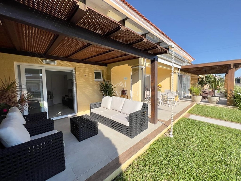 Casa Sobrado com três dormitórios mobiliada : 6ª foto da galeria de imagens do imóvel