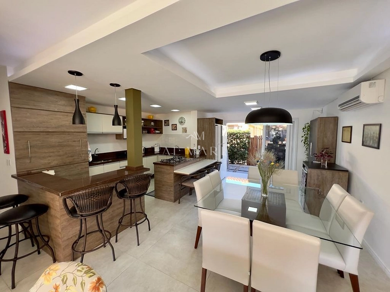 Casa Sobrado com três dormitórios mobiliada : 1ª foto da galeria de imagens do imóvel