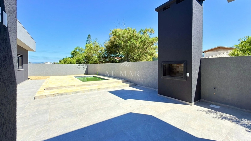 Casa ampla com piscina duas quadras do mar: 9ª foto da galeria de imagens do imóvel