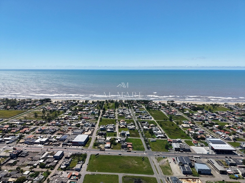 Casa ampla com piscina duas quadras do mar: 6ª foto da galeria de imagens do imóvel