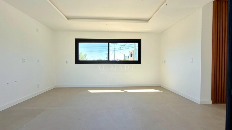 Casa ampla com piscina duas quadras do mar: 7ª foto da galeria de imagens do imóvel