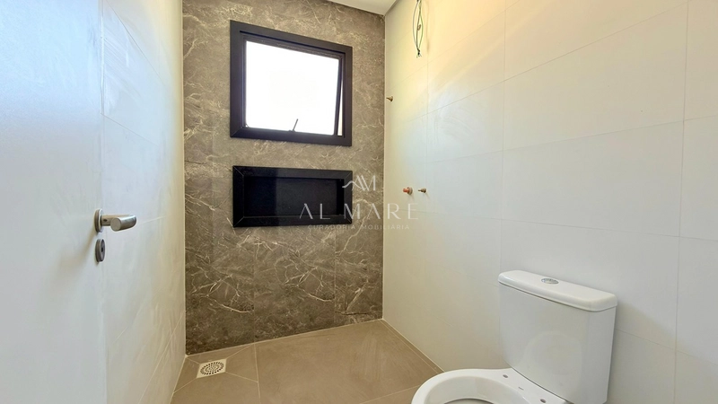 Casa ampla com piscina duas quadras do mar: 5ª foto da galeria de imagens do imóvel