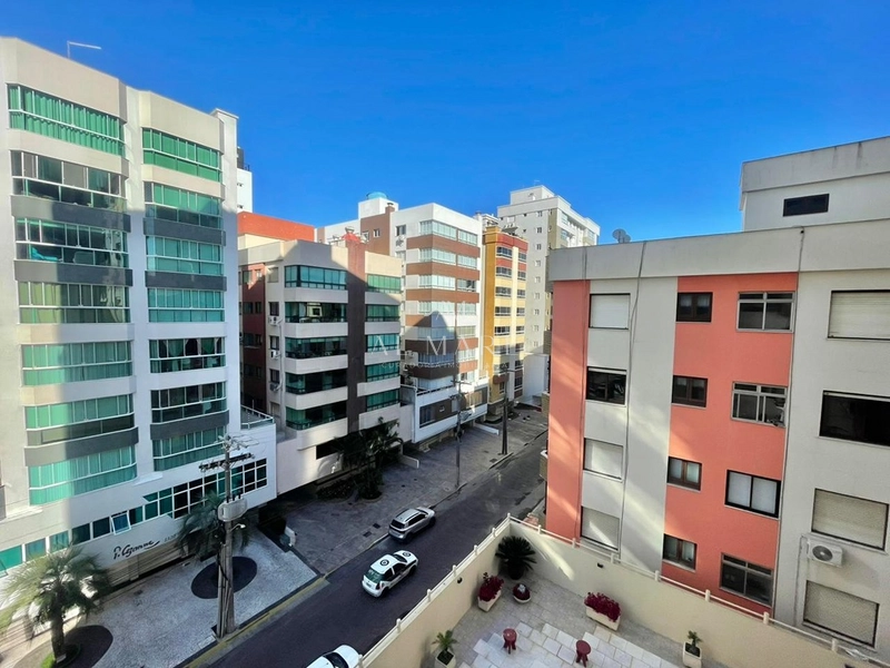 Apartamento de dois dormitórios com sacada de frente vaga de garagem e infra no prédio: 4ª foto da galeria de imagens do imóvel