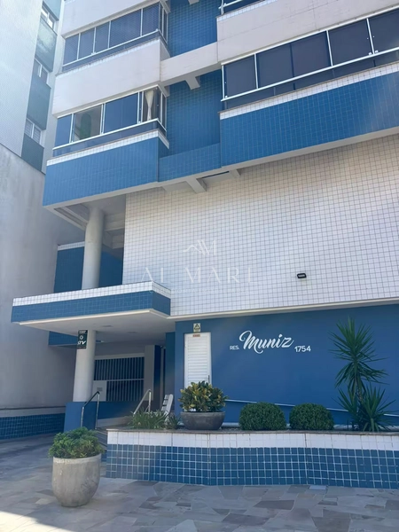 apartamento dois dormitórios com vaga de garagem apenas duas quadras do centro : 3ª foto da galeria de imagens do imóvel
