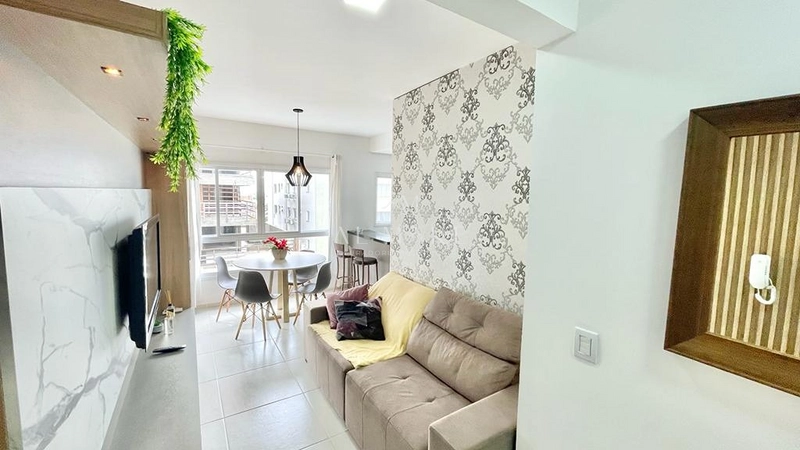 apartamento com dois dormitórios mobiliado e decorado com vaga de garagem: 2ª foto da galeria de imagens do imóvel