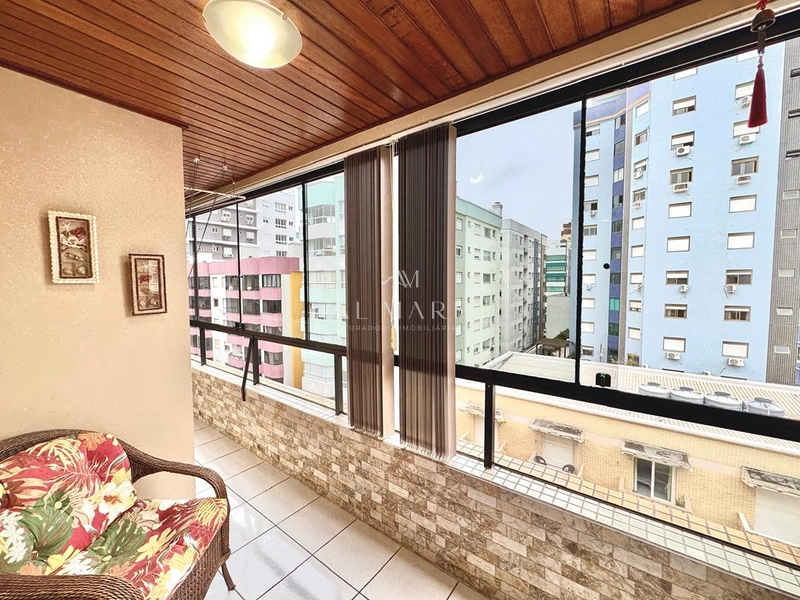apartamento apenas uma quadra do mar com sacada mobiliado : 11ª foto da galeria de imagens do imóvel