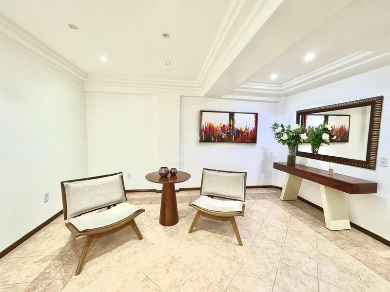 apartamento apenas uma quadra do mar com sacada mobiliado : 25ª foto da galeria de imagens do imóvel