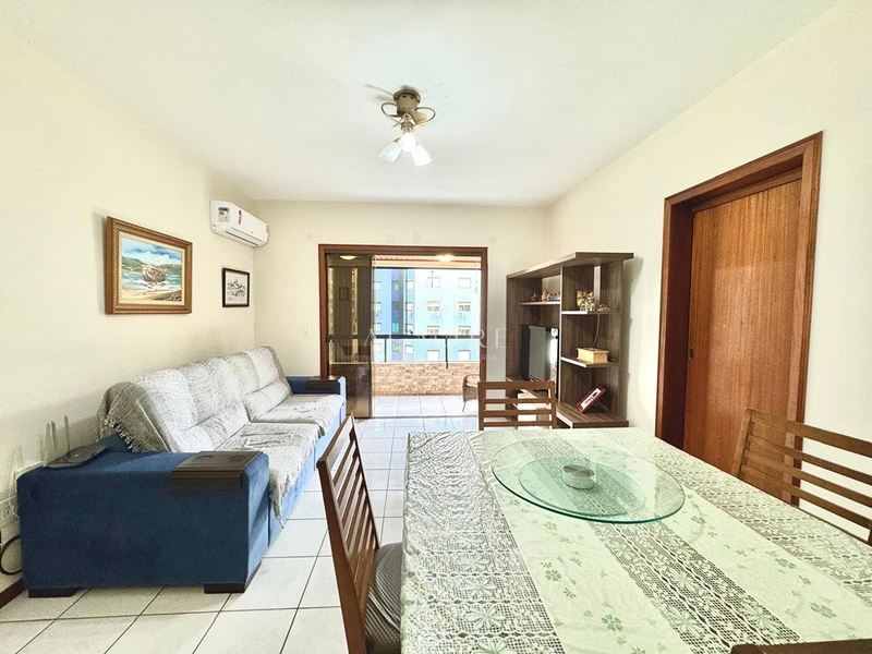 apartamento apenas uma quadra do mar com sacada mobiliado : 6ª foto da galeria de imagens do imóvel