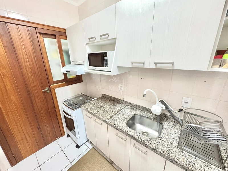 apartamento apenas uma quadra do mar com sacada mobiliado : 14ª foto da galeria de imagens do imóvel